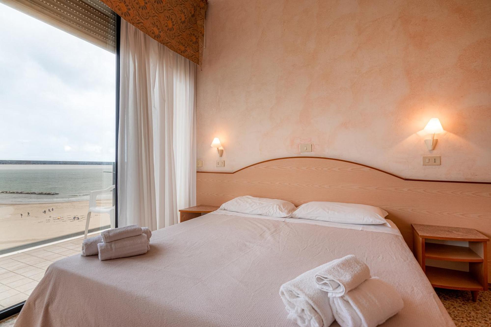 Hotel Crown Rimini Eksteriør billede