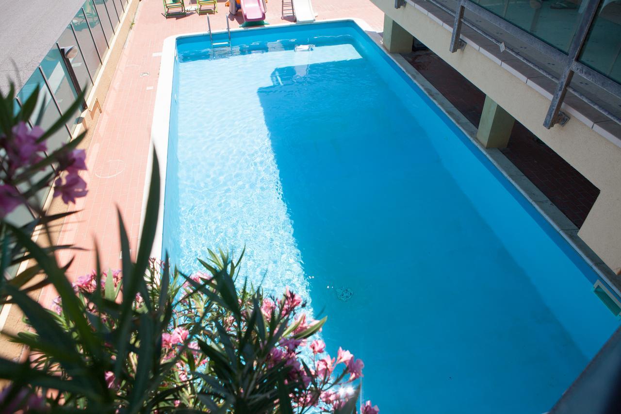 Hotel Crown Rimini Eksteriør billede